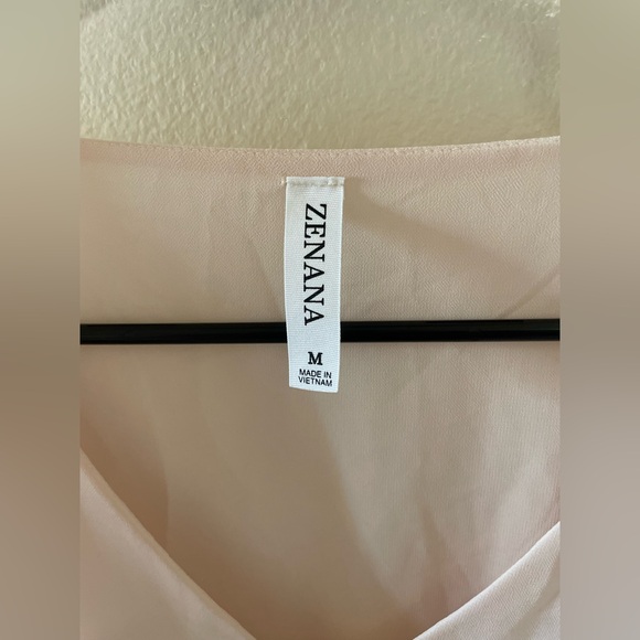 ✨Zenana Short Sleeve Vneck Nude Blouse Size M - Picture 4 of 8